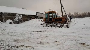 Чистим снег,толкаем сено на дт 75