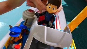 Щенячий патруль и куклы ЛОЛ в аквапарке - Видео для детей.