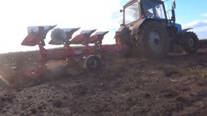 МТЗ-1221 (Колхозим) оборотный плуг.