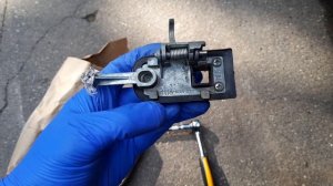 Замена внешней (наружной) ручки задней двери автомобиля.