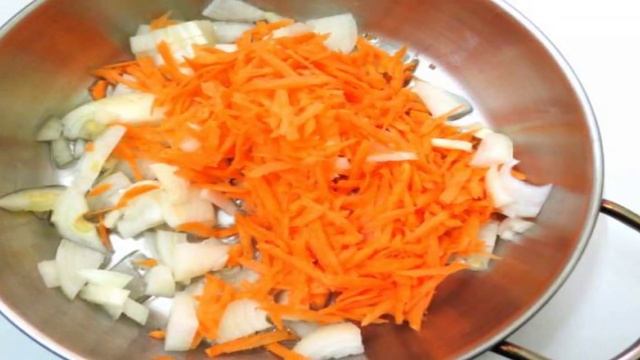 Молодая капуста тушёная с  грибами и горошком