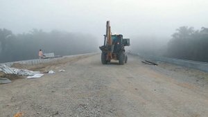 CASE 570 SV Beraktivitas Di Rel Kereta Api Malaysia