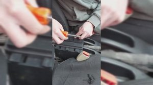 Установка универсального подлокотник на Geely CK2.