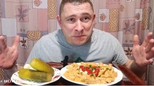 мукбанг/обжор/бефстроганов с рисом,солёные огурцы/