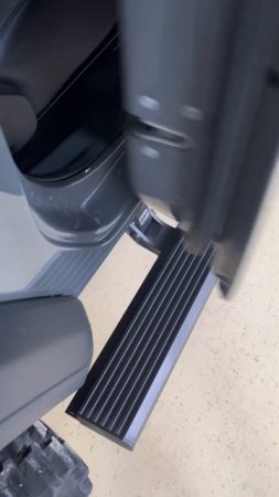 Выдвижные электрические подножки ATS на Jeep Wrangler