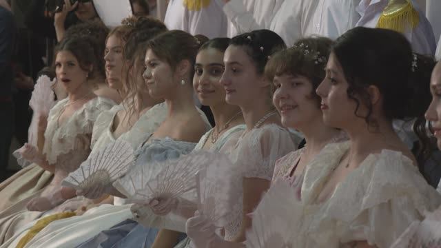 Грация, утончённость и изысканность манер. Осенний бал провели в образовательном центре №5