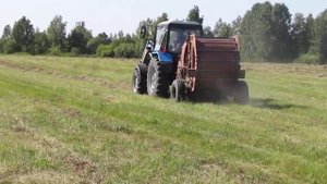 МТЗ 892.2 прессование сена пресс подборщиком ПРФ 145
