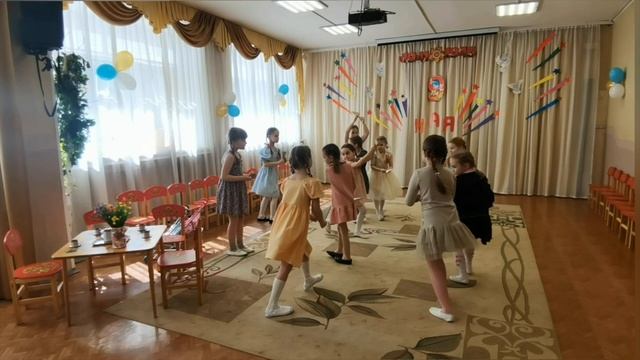 Танец "Письма" на 9 мая в подготовительной группе.