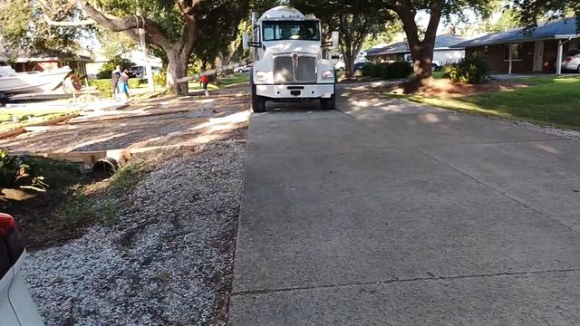 Процесс заливки бетона (1) - под автостоянку у дома. смотреть онлайн