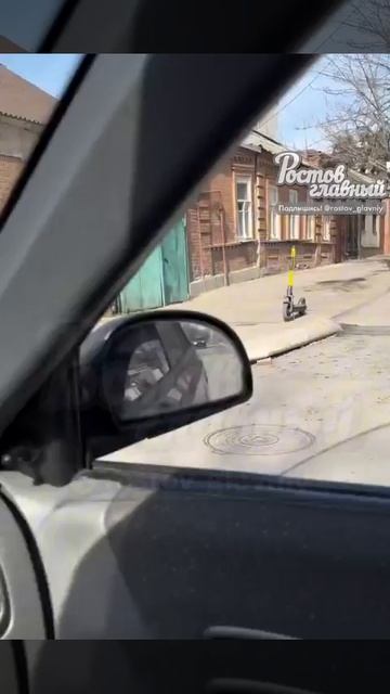 ПОВЕРХ АСФАЛЬТА: в Ростове-на-Дону некоторые трубы с водой стали укладывать прямо на асфальте.