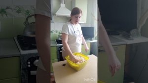 Приготовление квашеной капусты.