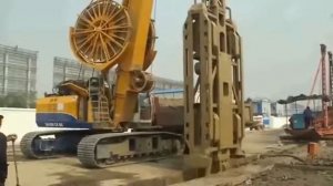 Грейферный экскаватор для устройства бетонируемых стен в грунте