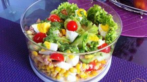 Салат с тунцом и овощами