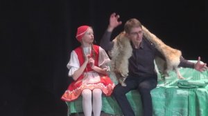 Конкурс Цицеронов и сцены из спектакля "Латинская Красная Шапочка" (на латинском языке)