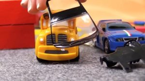 Мультики про машинки. Автосалон итальянских автомобилей. Alfa Romeo