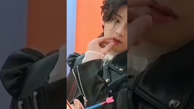 КимТехëн."Сержант V: Легенда на службе и на клубничном фестивале!"