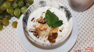 Овсянка на молоке с орехами, шоколадом и медом