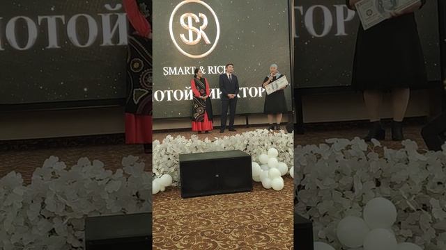Smart & Rich/Айнагул Сулайманкулова, Золотой Директор смотреть онлайн
