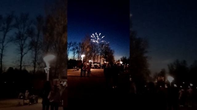 Салют в честь Дня Победы в Тихвине 09.05.2021 смотреть онлайн