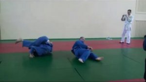 Рычаг локтя прыжком - висячка (flying armbar)
