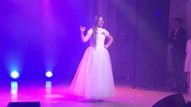 Олеся Тараненко исполняет песню "Тальяночка" смотреть онлайн