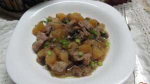 Жаркое из свинины с картофелем и грибами