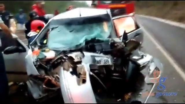 Colisão frontal deixa vitimas fatais na BR-272 próximo KM 418 смотреть онлайн