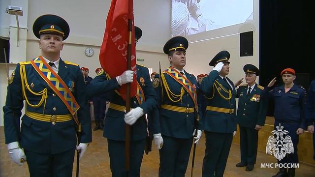 ВРУЧЕНИЕ ЗНАМЕНИ ПОБЕДЫ КАДЕТАМ