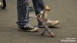 Старик -  марионетка!