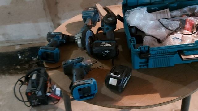 распаковка электроинструмента для дома 5 в 1 Макита