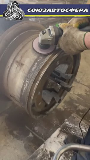 Видео монтаж шины 16.00R20 на диск.