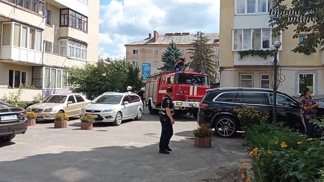 Гасити недопалок на чужому балконі приїхали дві одиниці спецтехніки (ТК "Броди online") смотреть онлайн