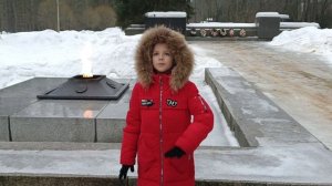 "Черный камень". Отрывок поэмы "Реквием"  Роберт Рождественский. Читает Анжелика Власова 8 лет