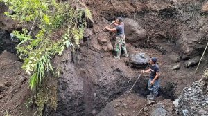 Строительство,шахтёры сбрасывают камни часть 2