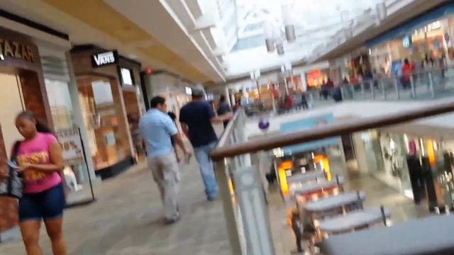 En El Mall, By Marlon Moreno,, 1080p HD