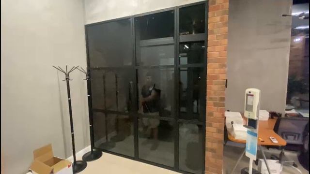 С одной распашной