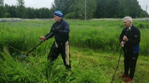 2020.06.18 Вернягово. Сенокос. Мастер класс Лапшина Н. М. по косьбе ручной косой. Богатов В. А.
