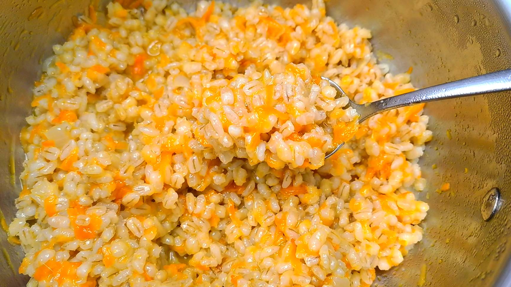 ТАКАЯ ПЕРЛОВКА понравится всем! Перловка с луком и морковью очень вкусный рецепт на обед или ужин