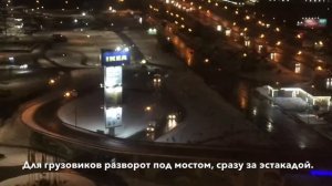 Дальнобой залез под мост