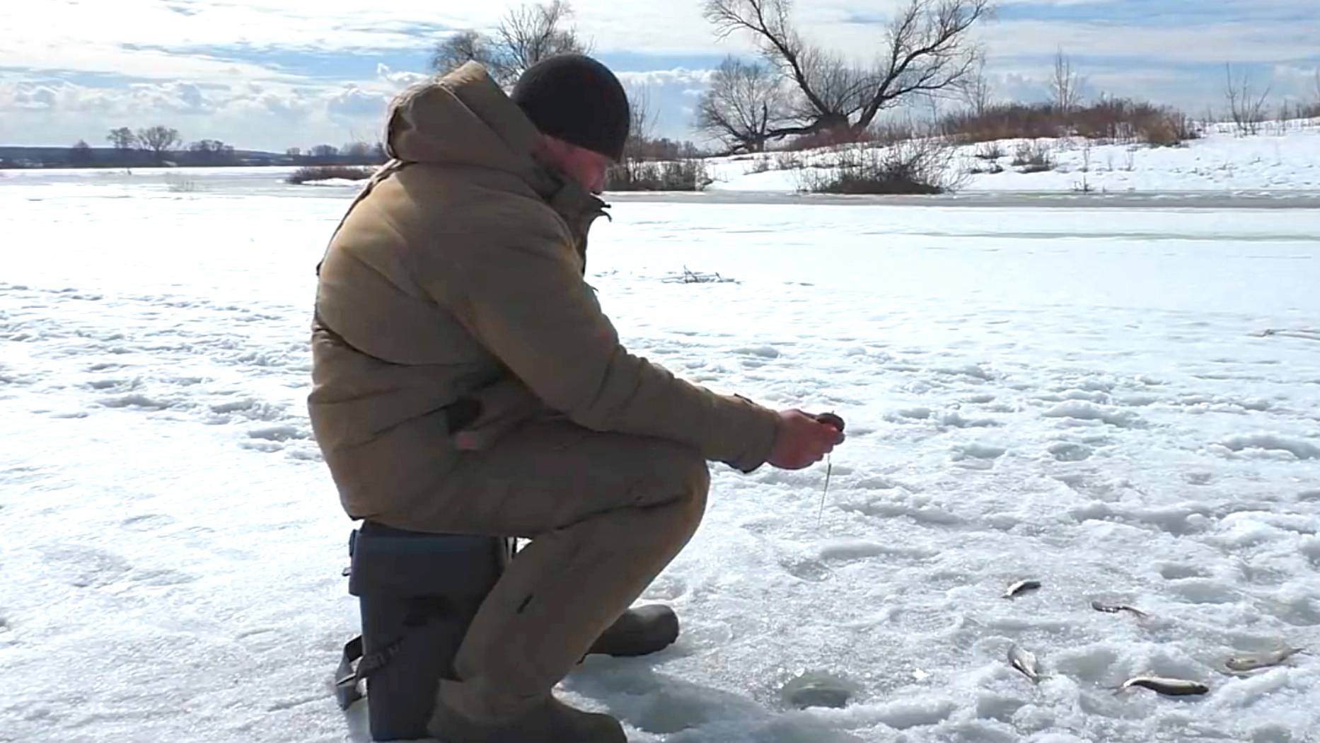 Отличный клёв ПЛОТВЫ ! Ловля плотвы со льда! Ловля плотвы на безмотылку 2021!