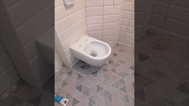 Сантех шкаф "трапеция" в маленькой ванной.