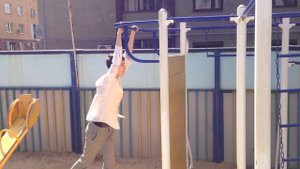 Парень сломал позвоночник