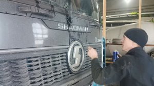 Ремонт дворников на китайском грузовике SHACMAN X3000.