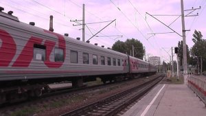 Электровоз ЭП1-084 с пассажирским поездом Екатеринбург - Новороссийск