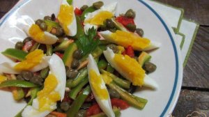 Салат из жаренных баклажанов помидор и яйца