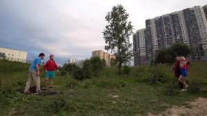 Стас БАРЕЦКИЙ раскидал бомжей обожравших его мангал