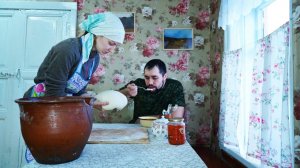 ЖИЗНЬ В УРАЛЬСКОЙ ГЛУБИНКЕ ｜ КАК ЖИВУТ ЛЮДИ ВДАЛИ ОТ ЦИВИЛИЗАЦИИ ｜ ФИЛЬМ О ДЕРЕВНЕ