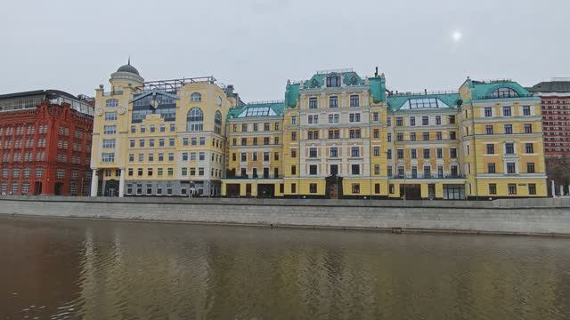Гуляем по Москве  от метро Октябрьская до метро Кропоткинская
