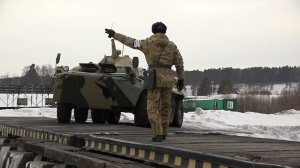 Конкурс по вождению БТР прошел на танкодроме Новосибирского военного института