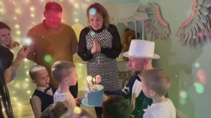 Фокусник  Антон Козырь на детский праздник.